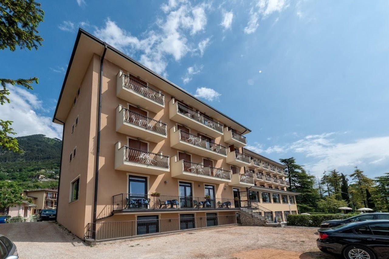 Hotel Bellavista Tignale Eksteriør billede