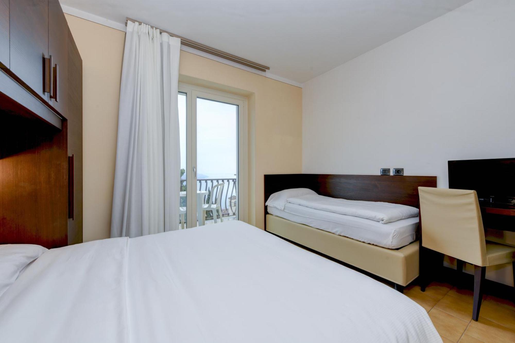 Hotel Bellavista Tignale Eksteriør billede