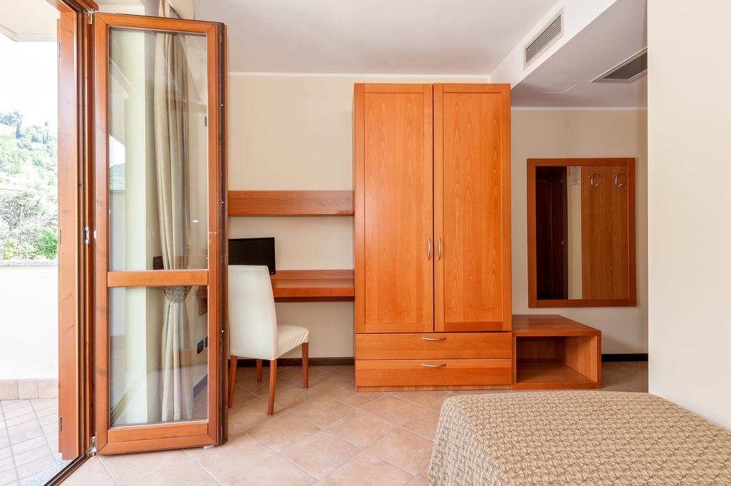 Hotel Bellavista Tignale Eksteriør billede