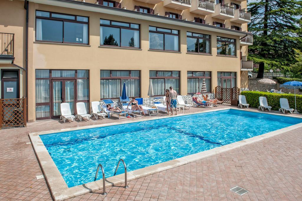 Hotel Bellavista Tignale Eksteriør billede